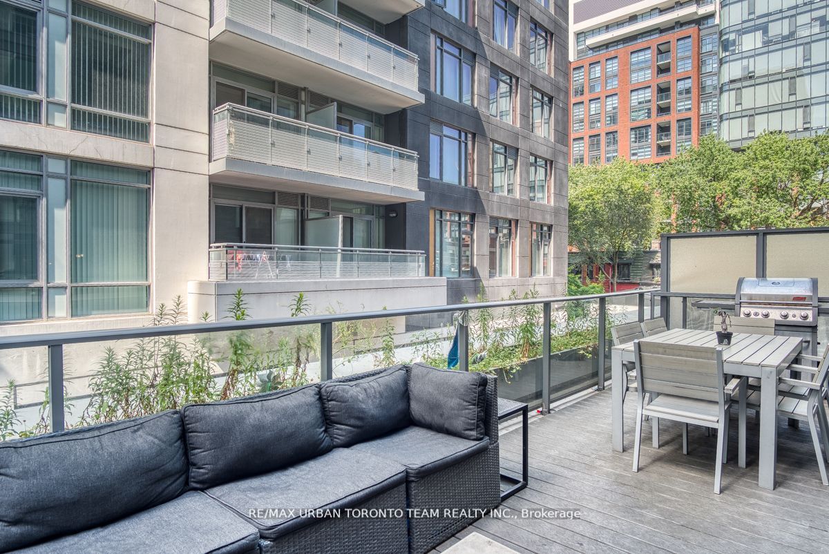 650 King St W, #205