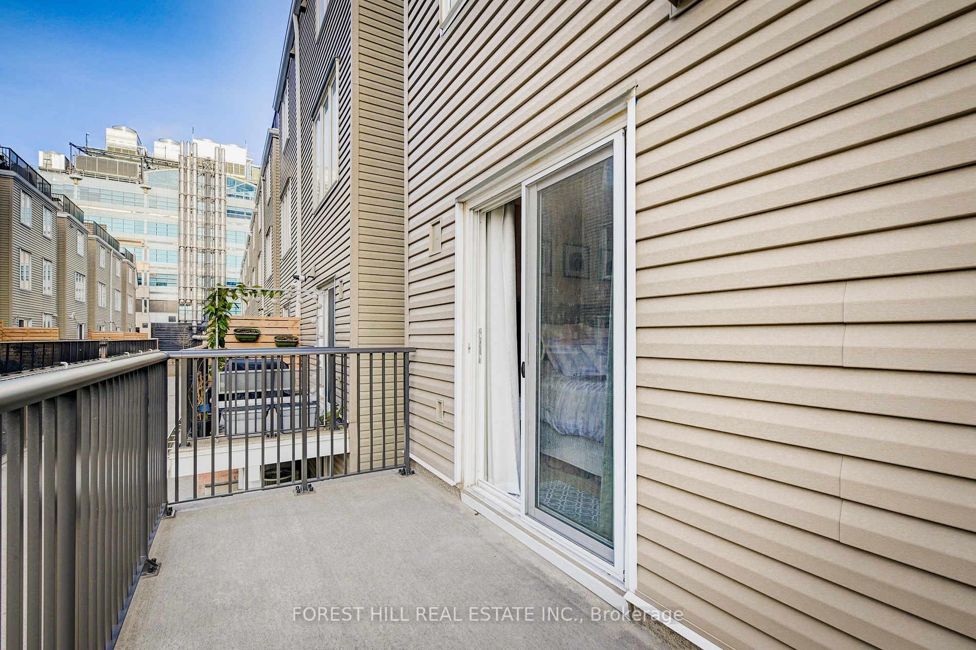92 Strachan Ave, #638