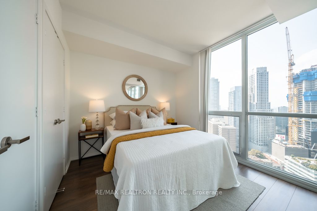 45 Charles St E, #3307