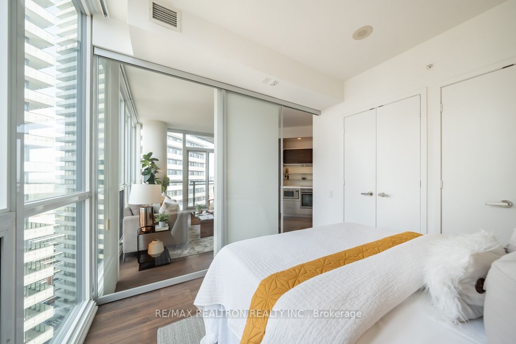 45 Charles St E, #3307