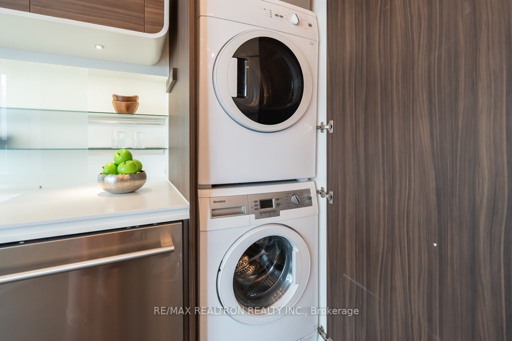 45 Charles St E, #3307