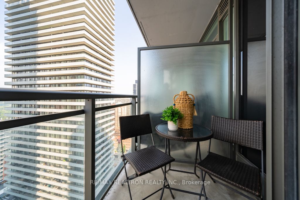 45 Charles St E, #3307