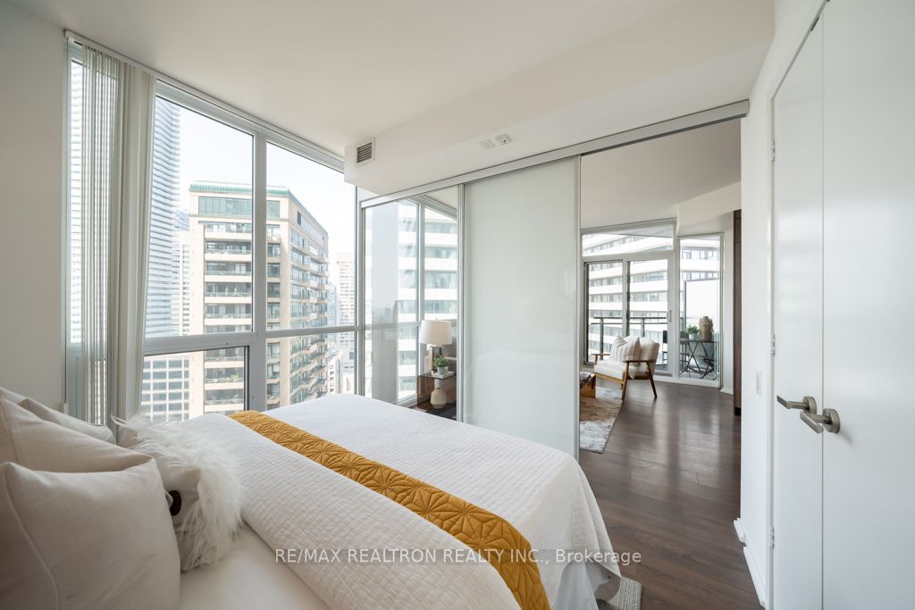 45 Charles St E, #3307