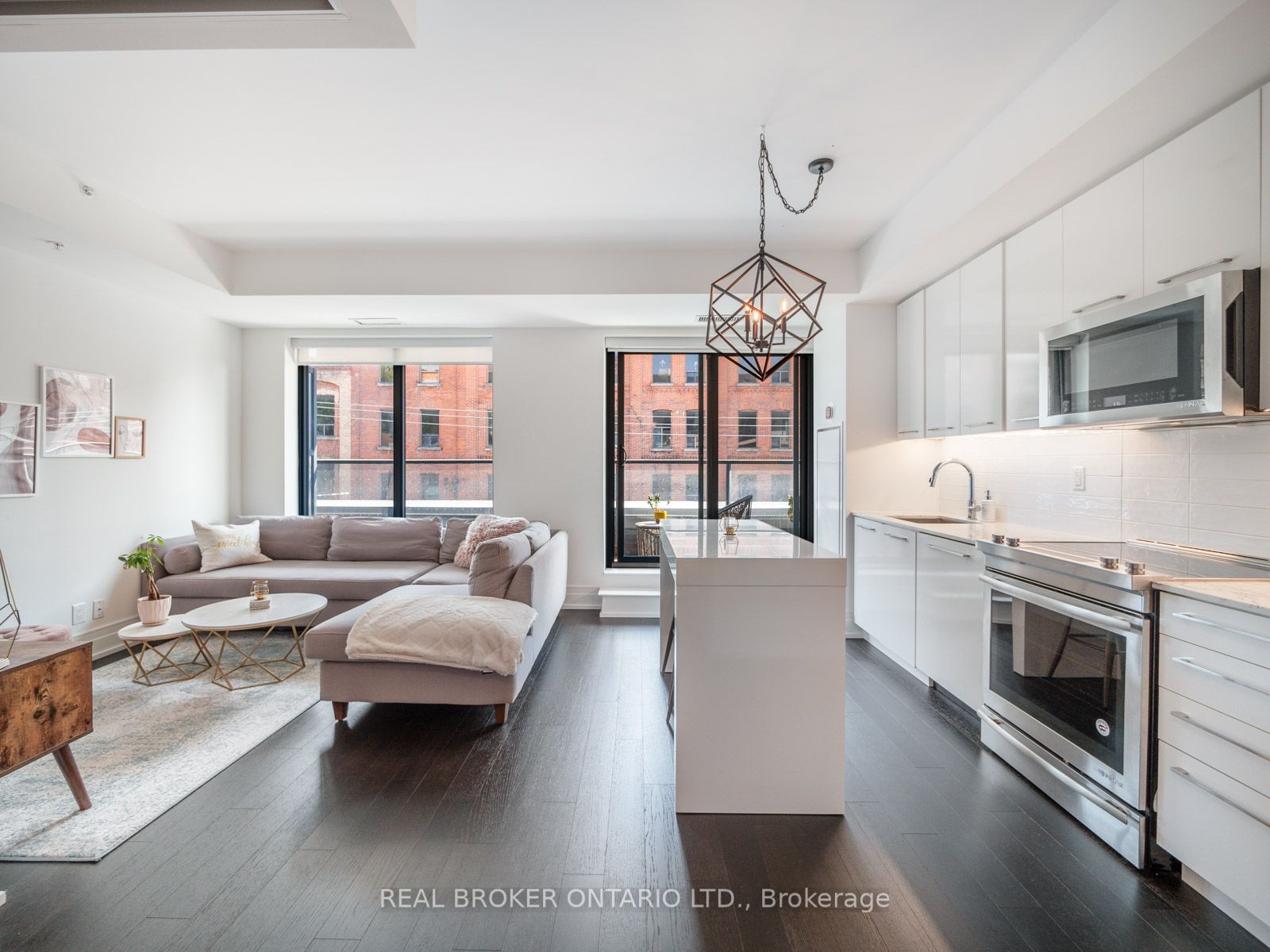 90 Niagara St, #312