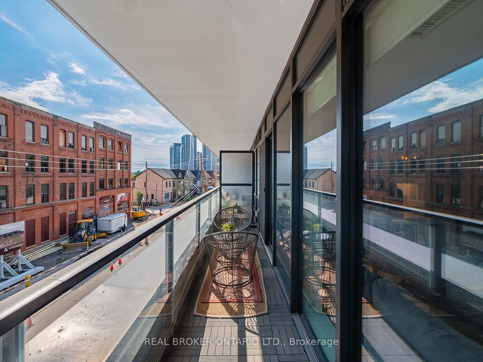 90 Niagara St, #312