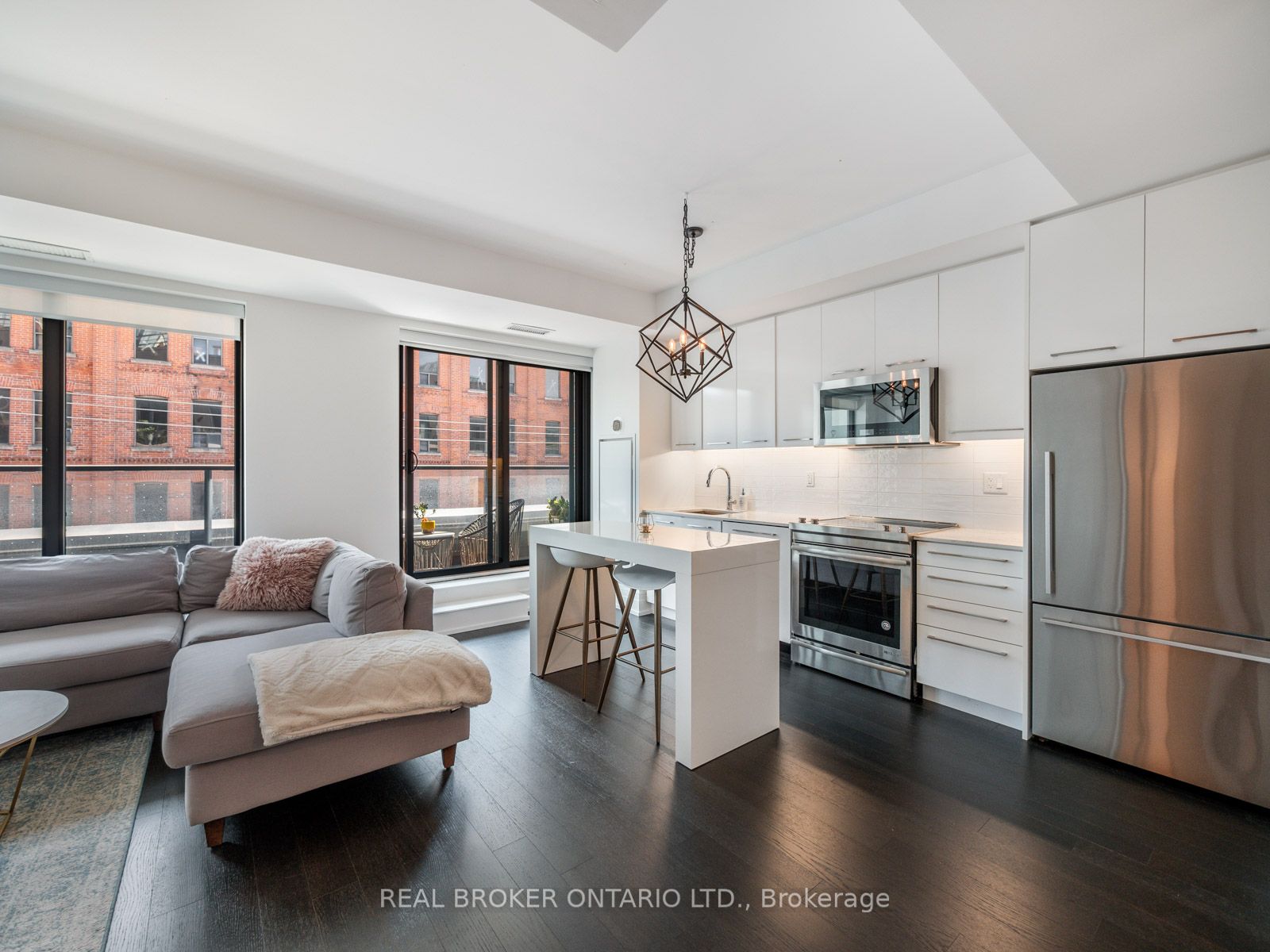 90 Niagara St, #312