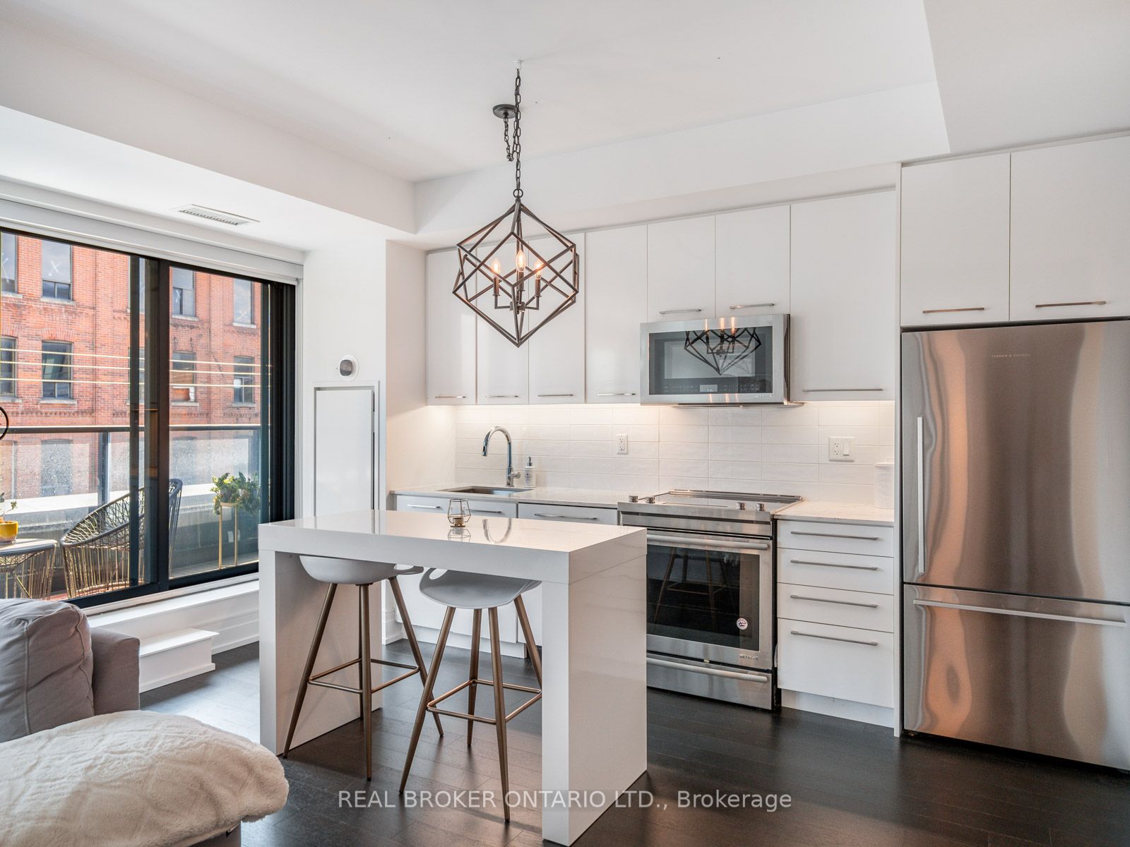 90 Niagara St, #312