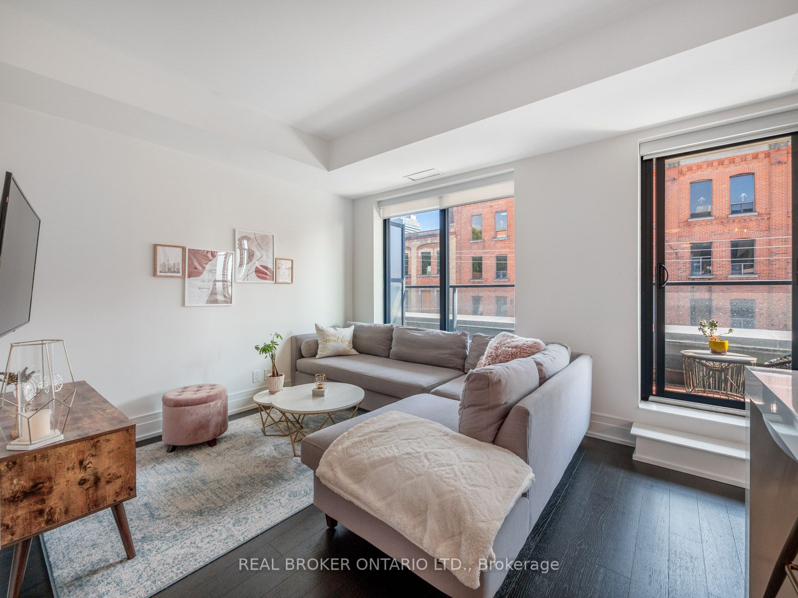 90 Niagara St, #312