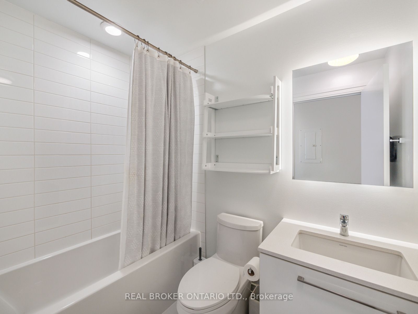 90 Niagara St, #312