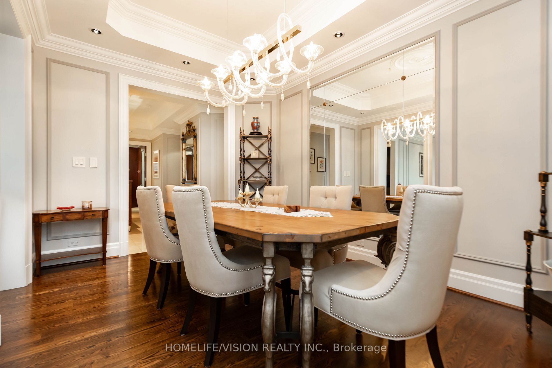 99 Avenue Rd, #1001