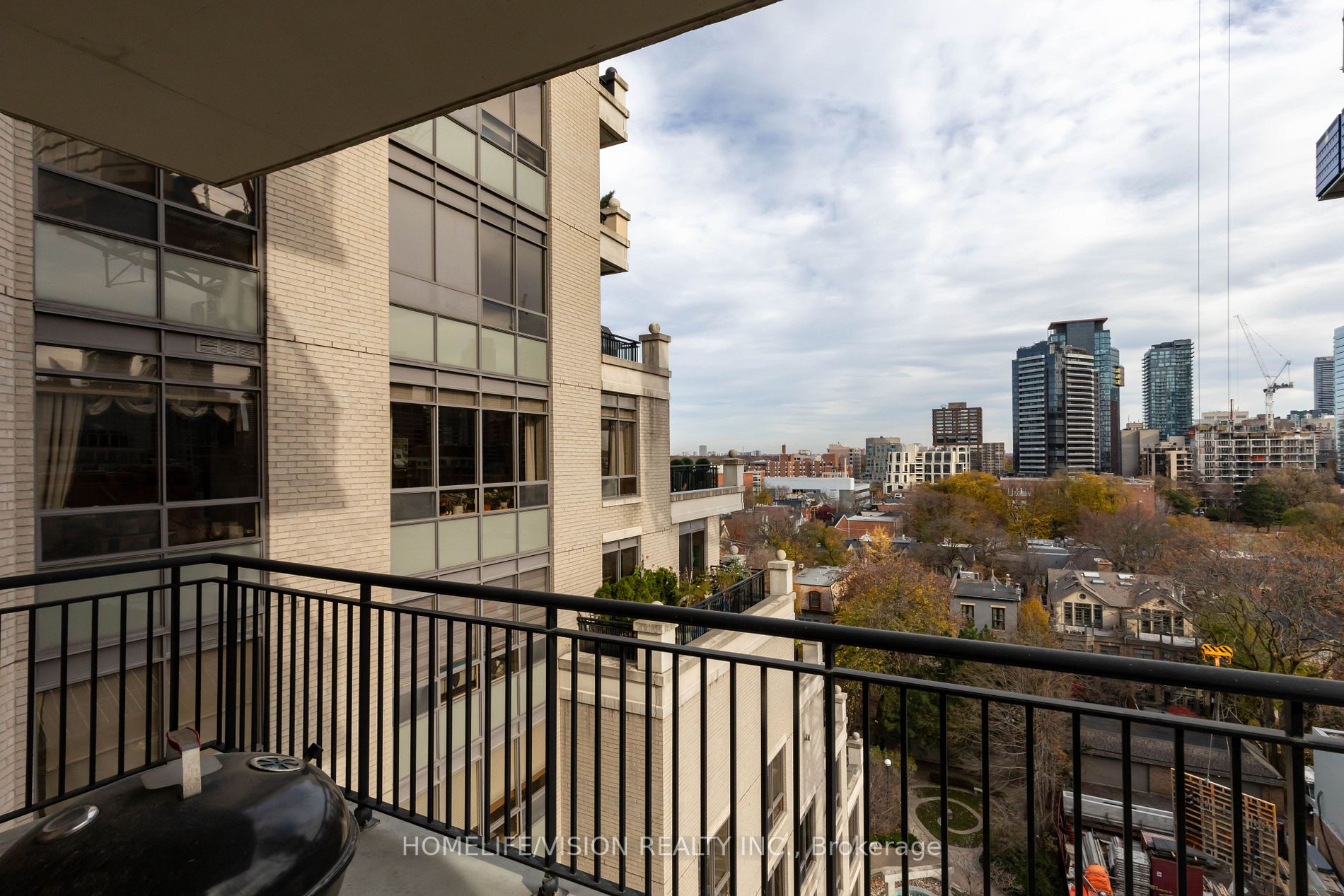99 Avenue Rd, #1001