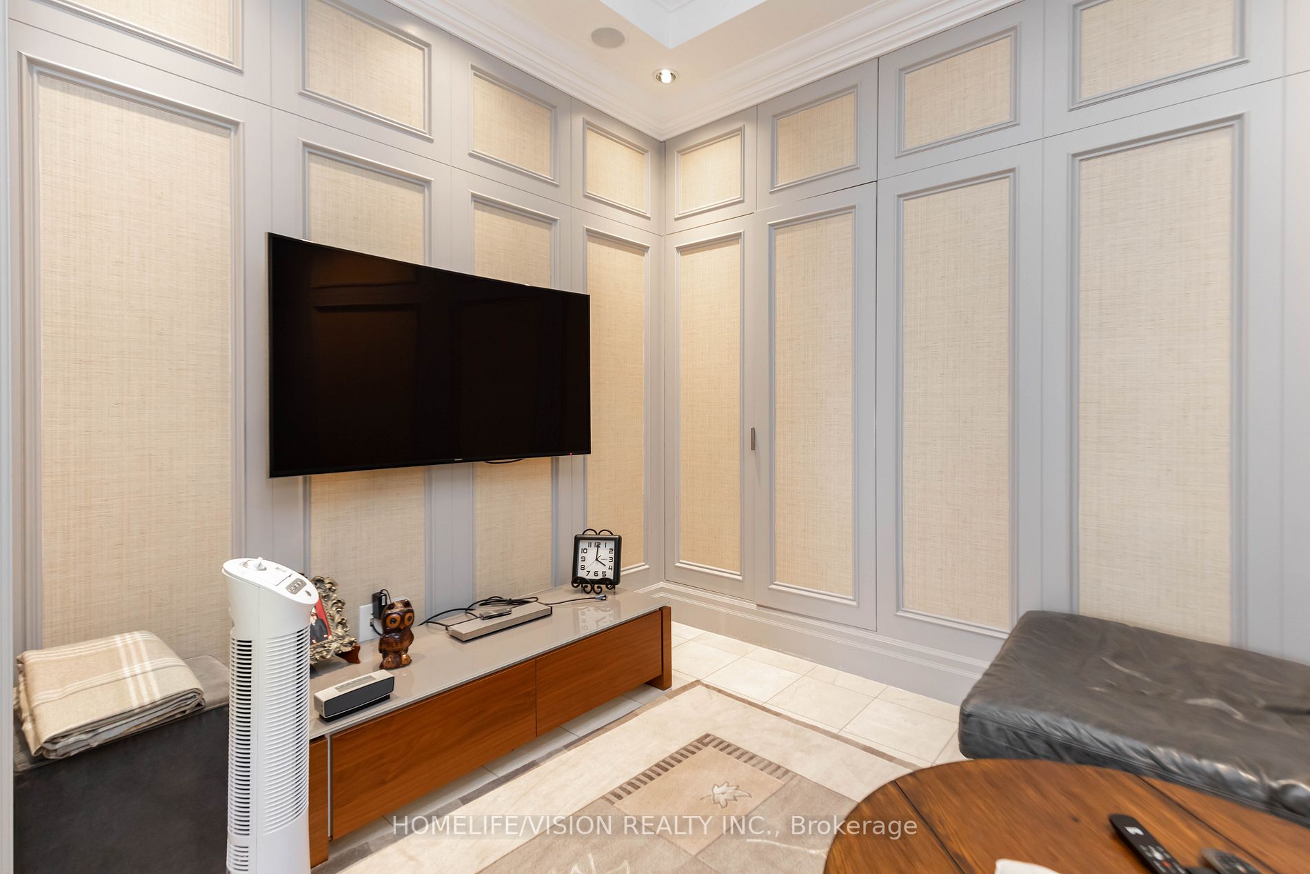 99 Avenue Rd, #1001