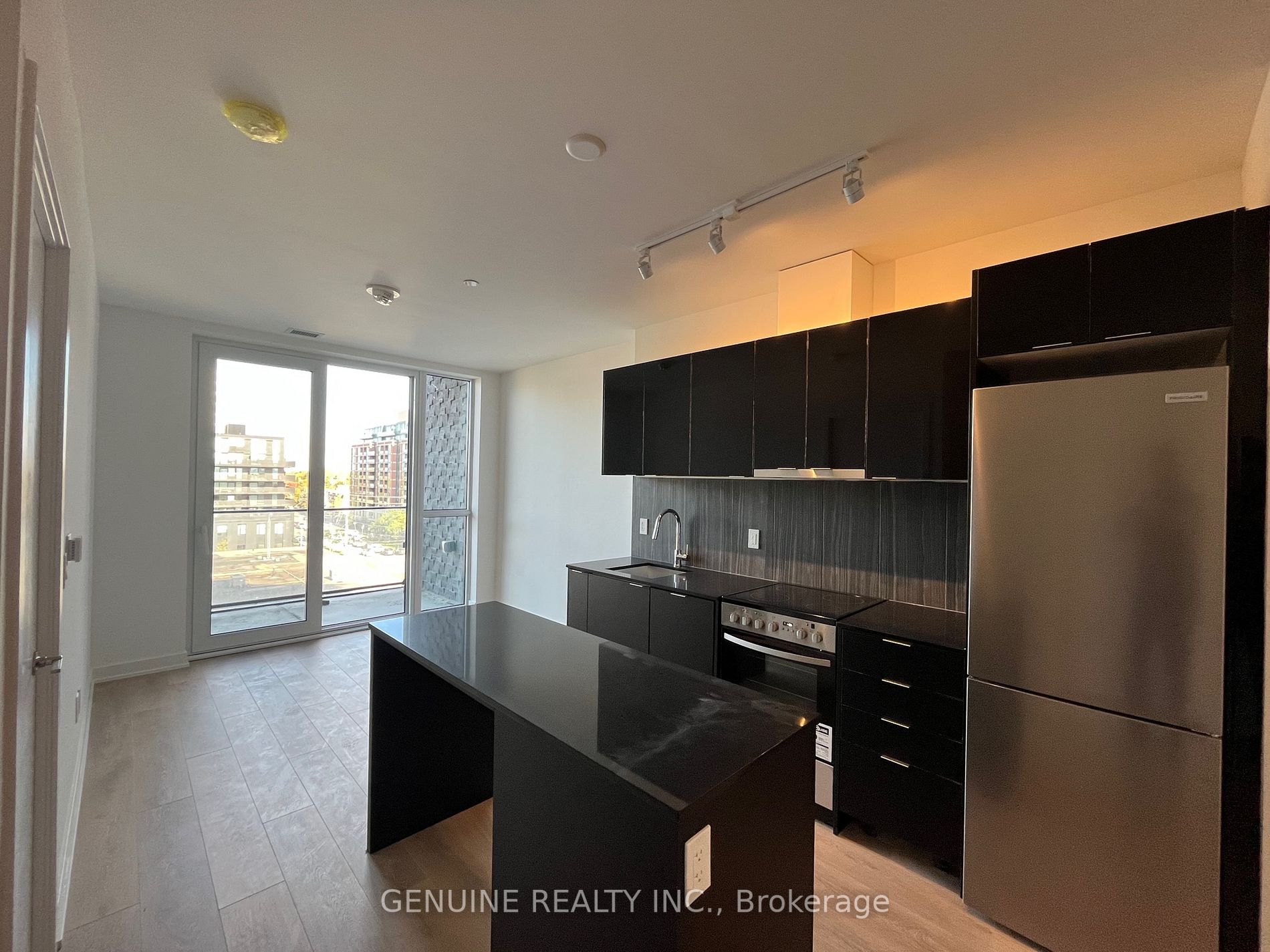 8 Tippett Rd, #601