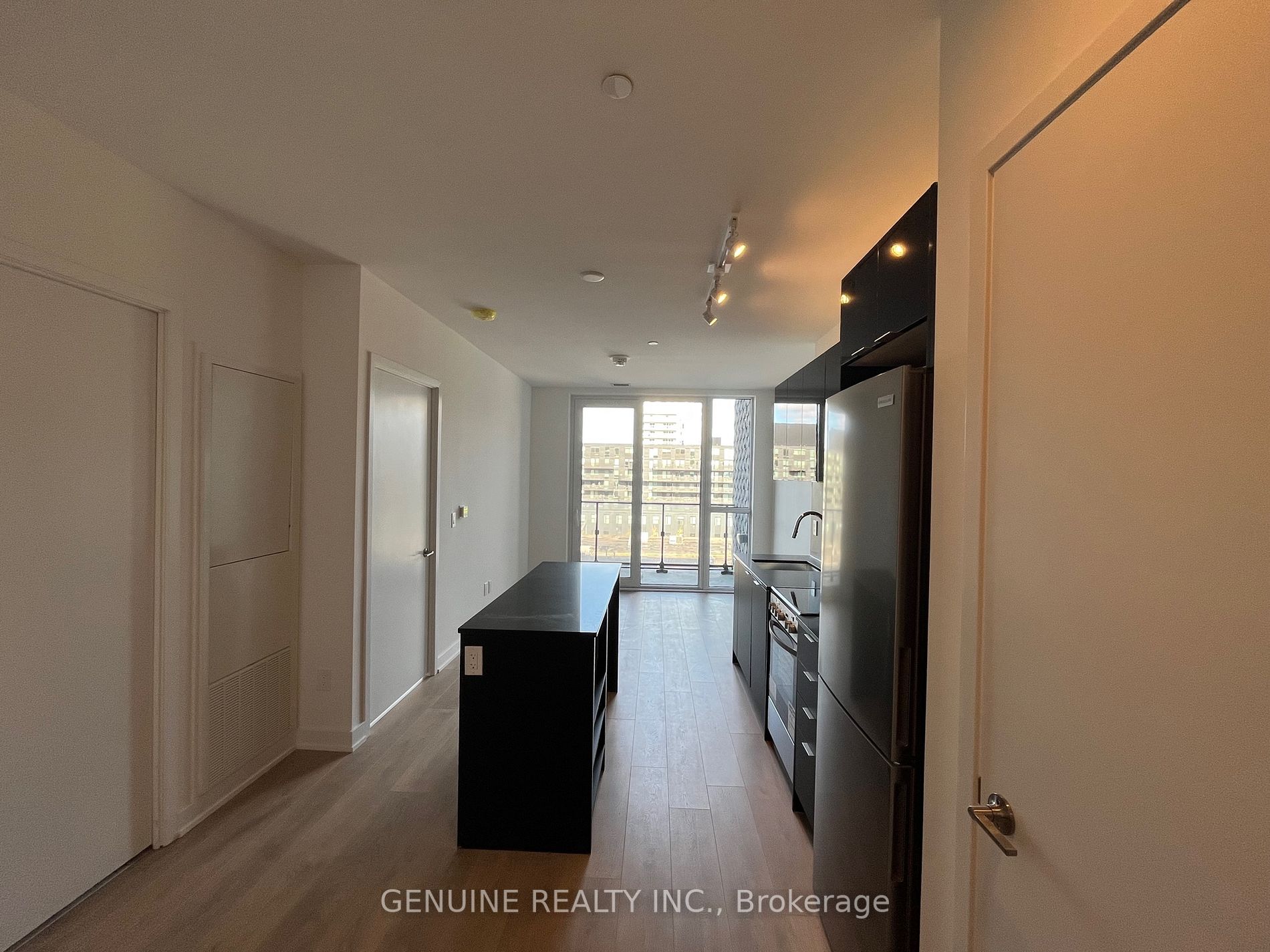 8 Tippett Rd, #601