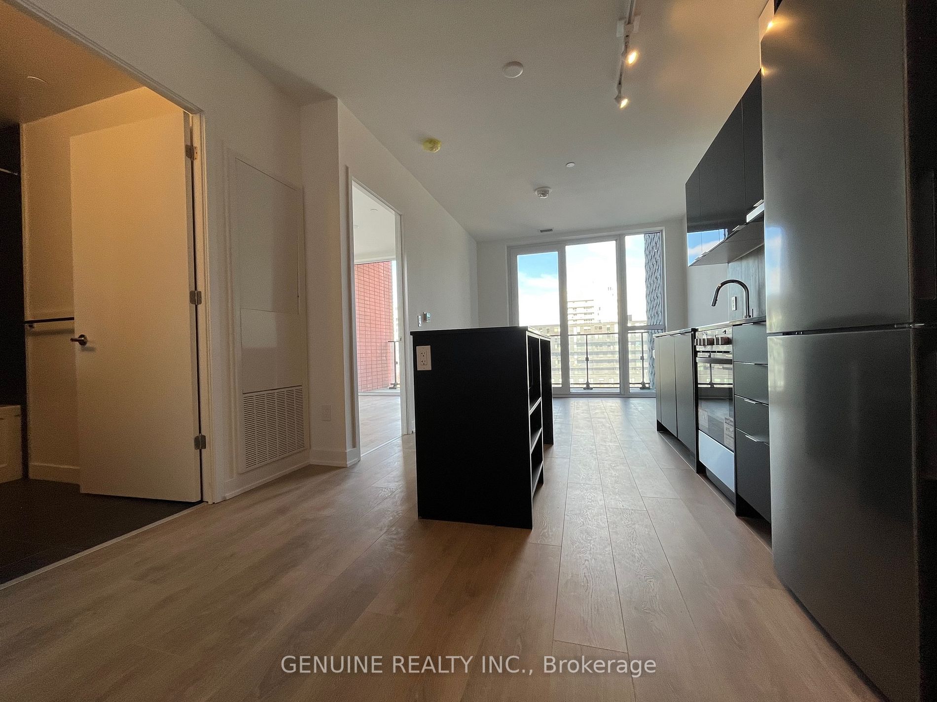 8 Tippett Rd, #601