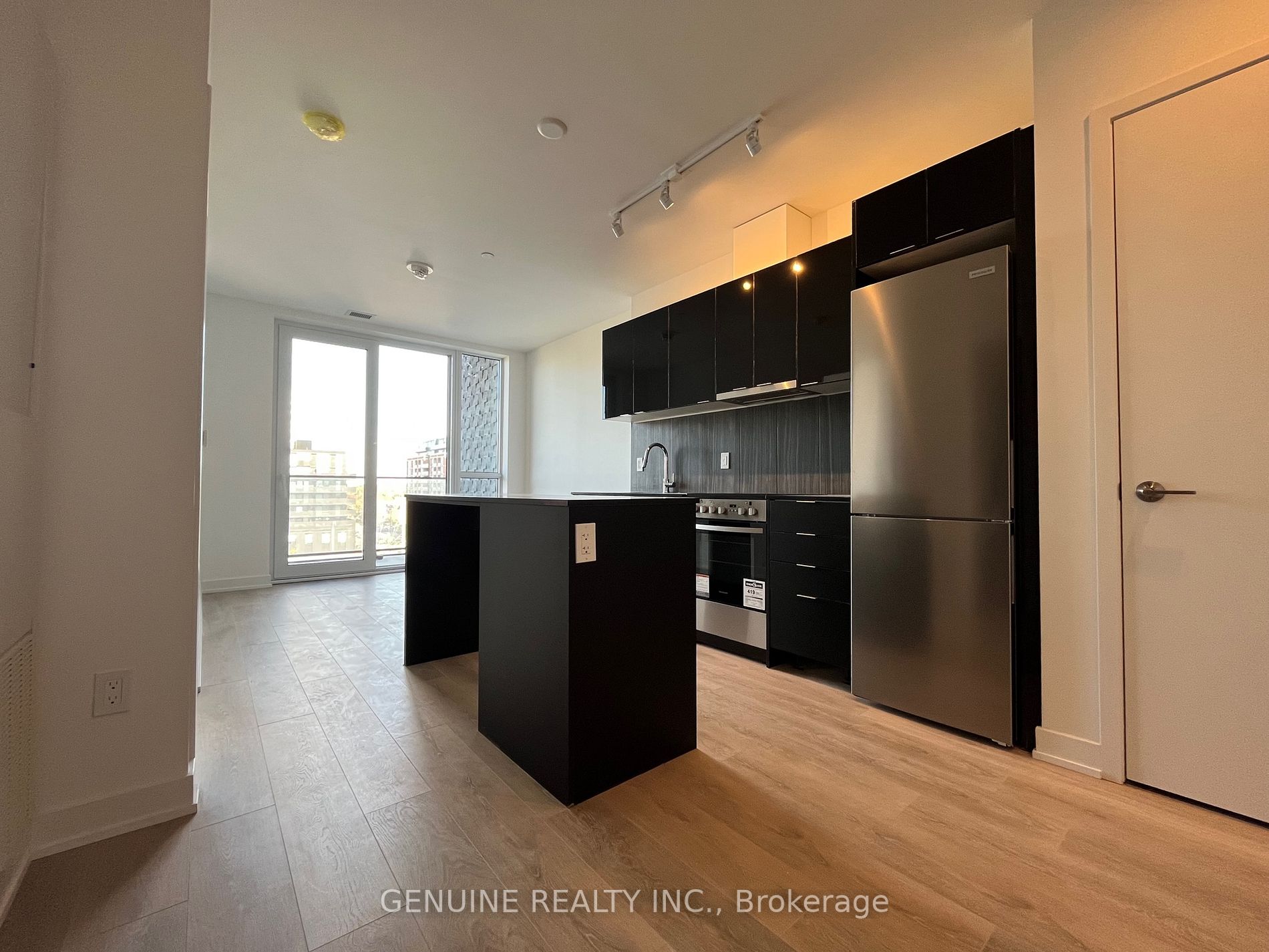 8 Tippett Rd, #601