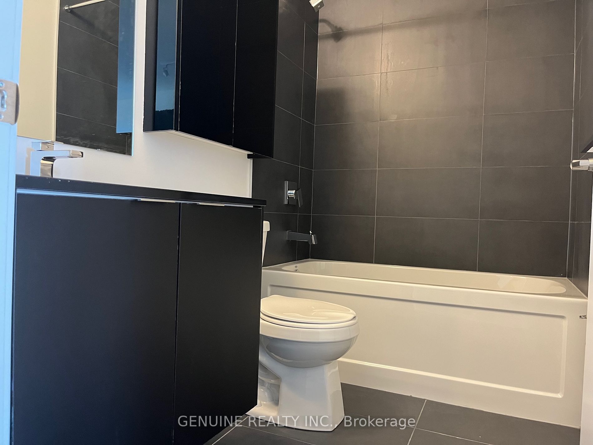 8 Tippett Rd, #601