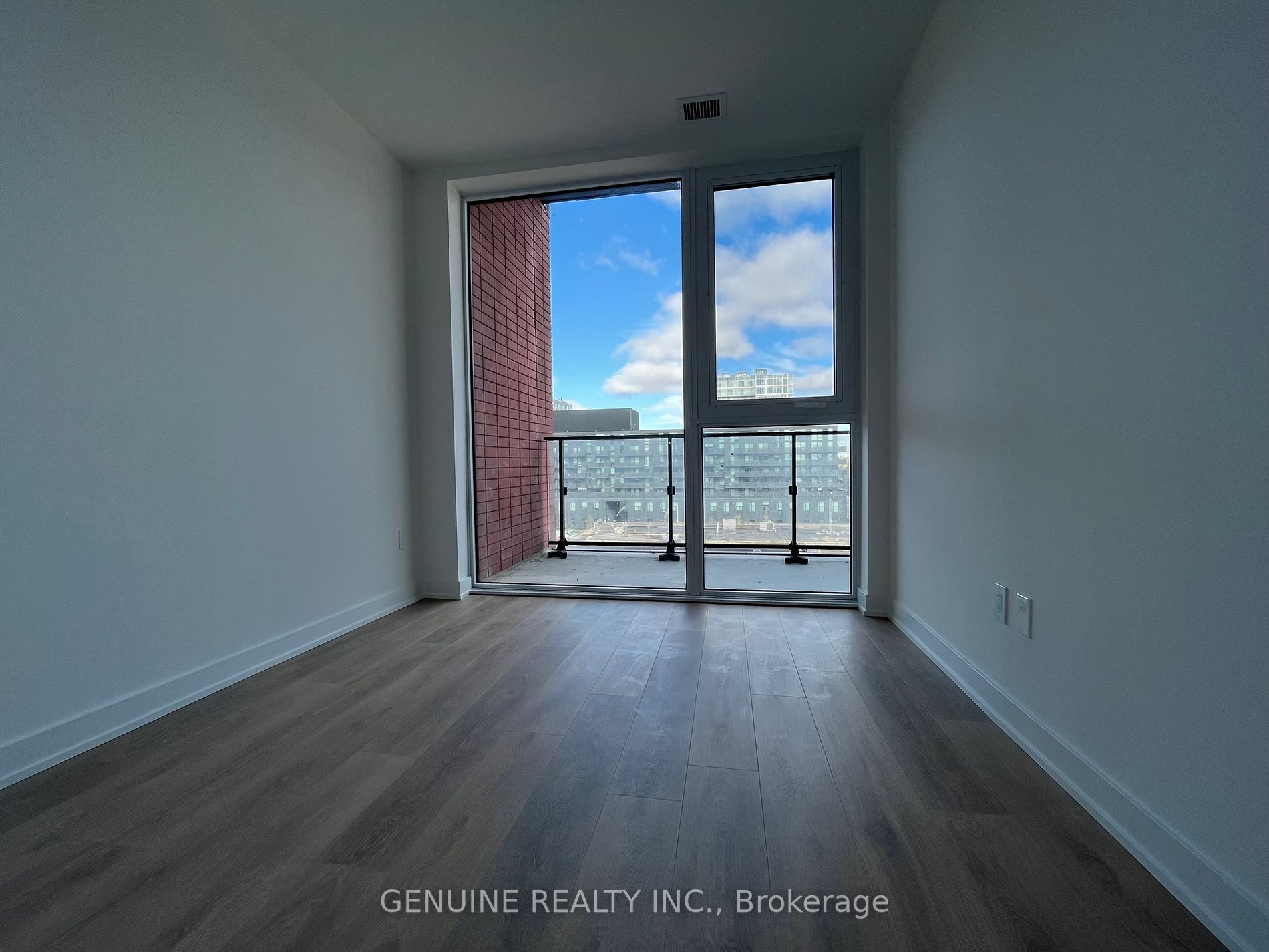 8 Tippett Rd, #601