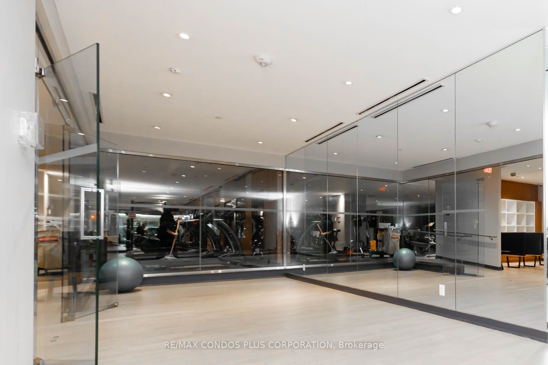 8 Mercer St, #425