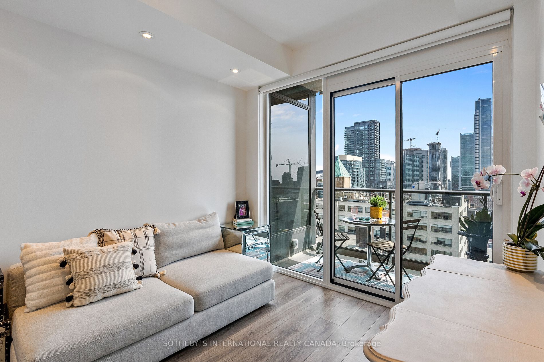 435 Richmond St, #1506