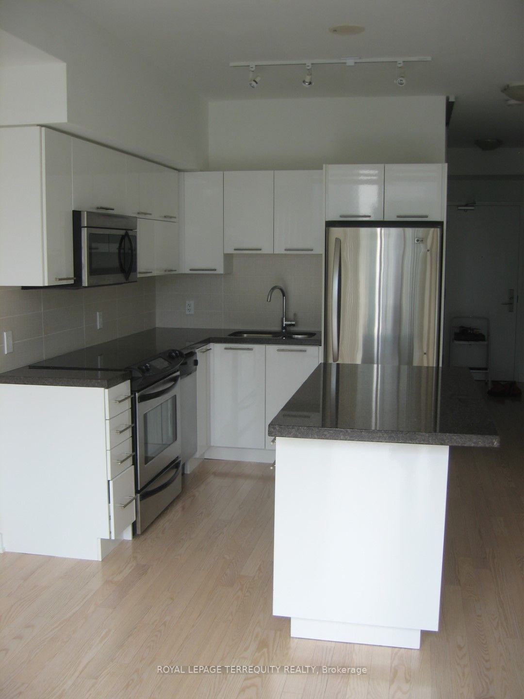21 Nelson St, #820