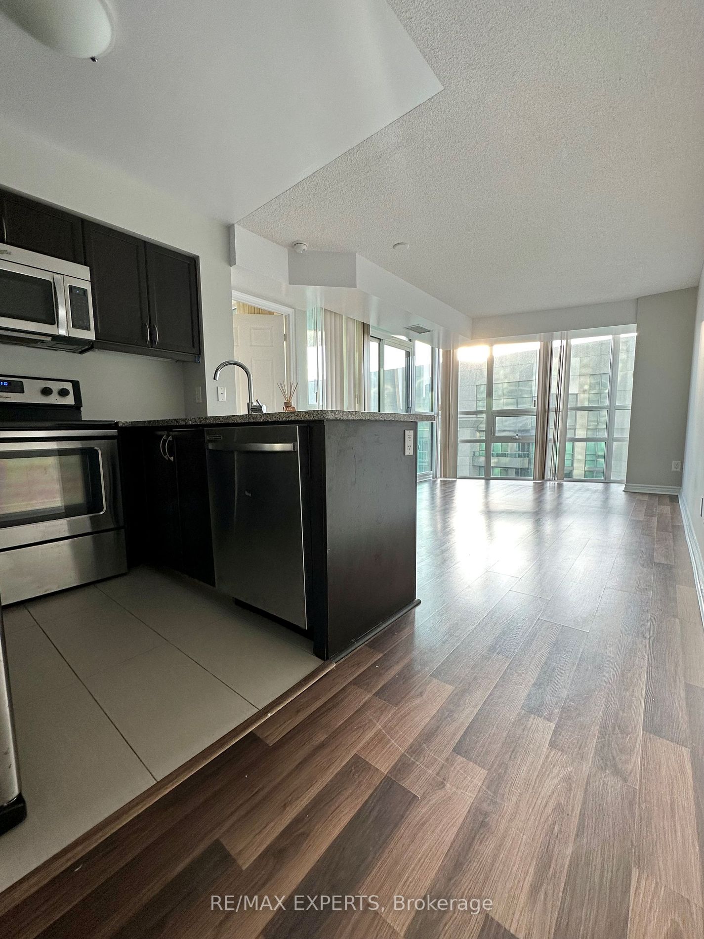 19 Grand Trunk Cres, #2001