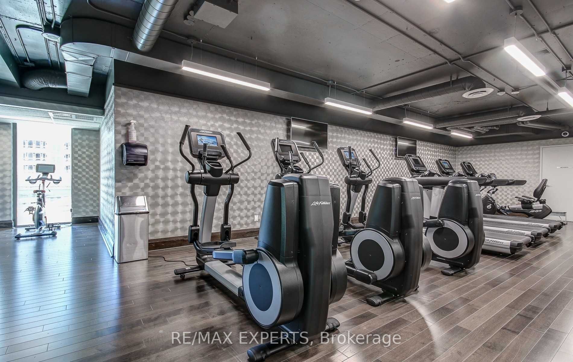 19 Grand Trunk Cres, #2001