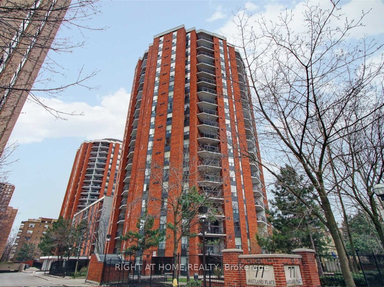 77 Maitland Pl, #222