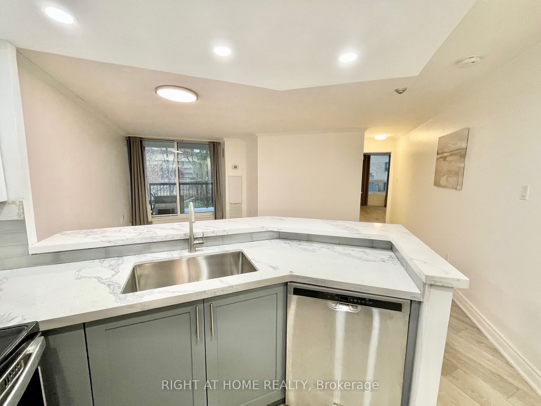 77 Maitland Pl, #222