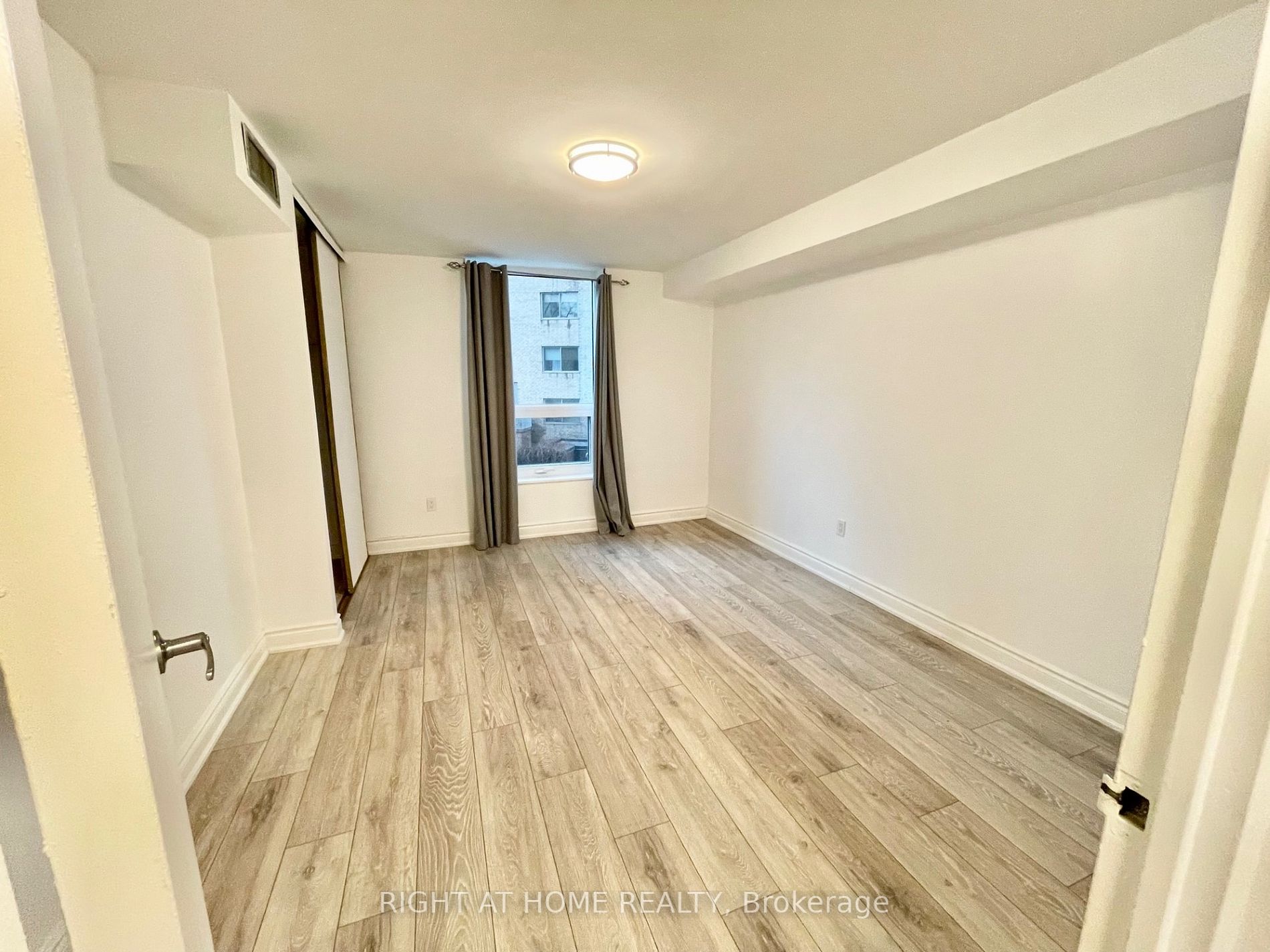 77 Maitland Pl, #222