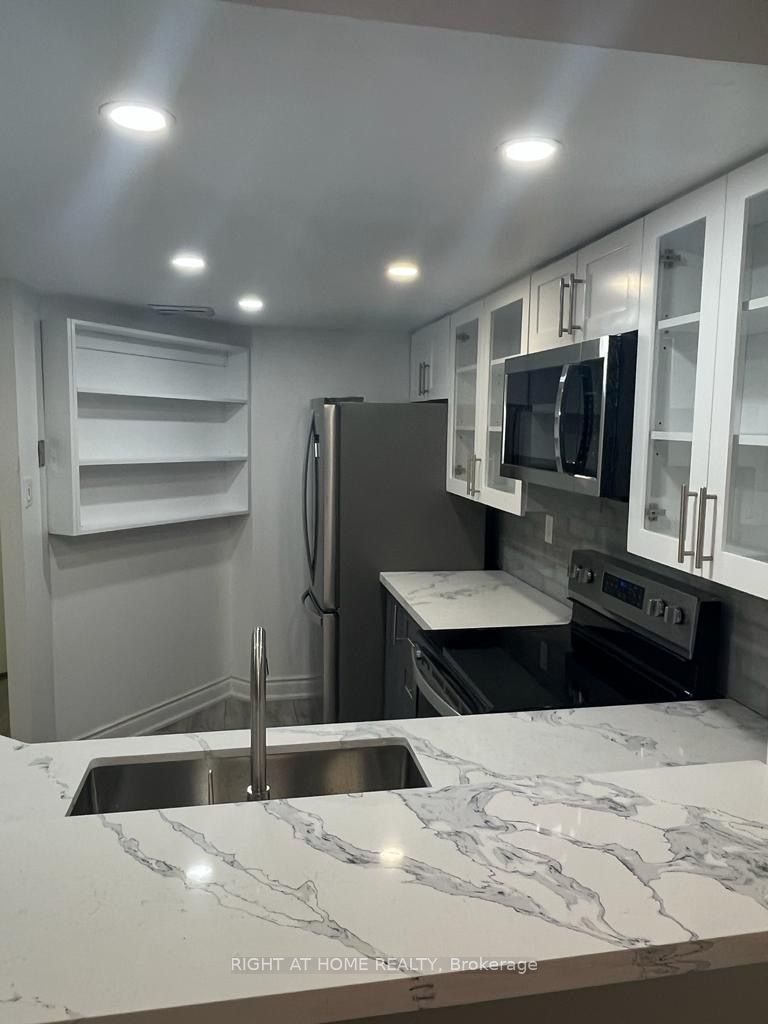 77 Maitland Pl, #222