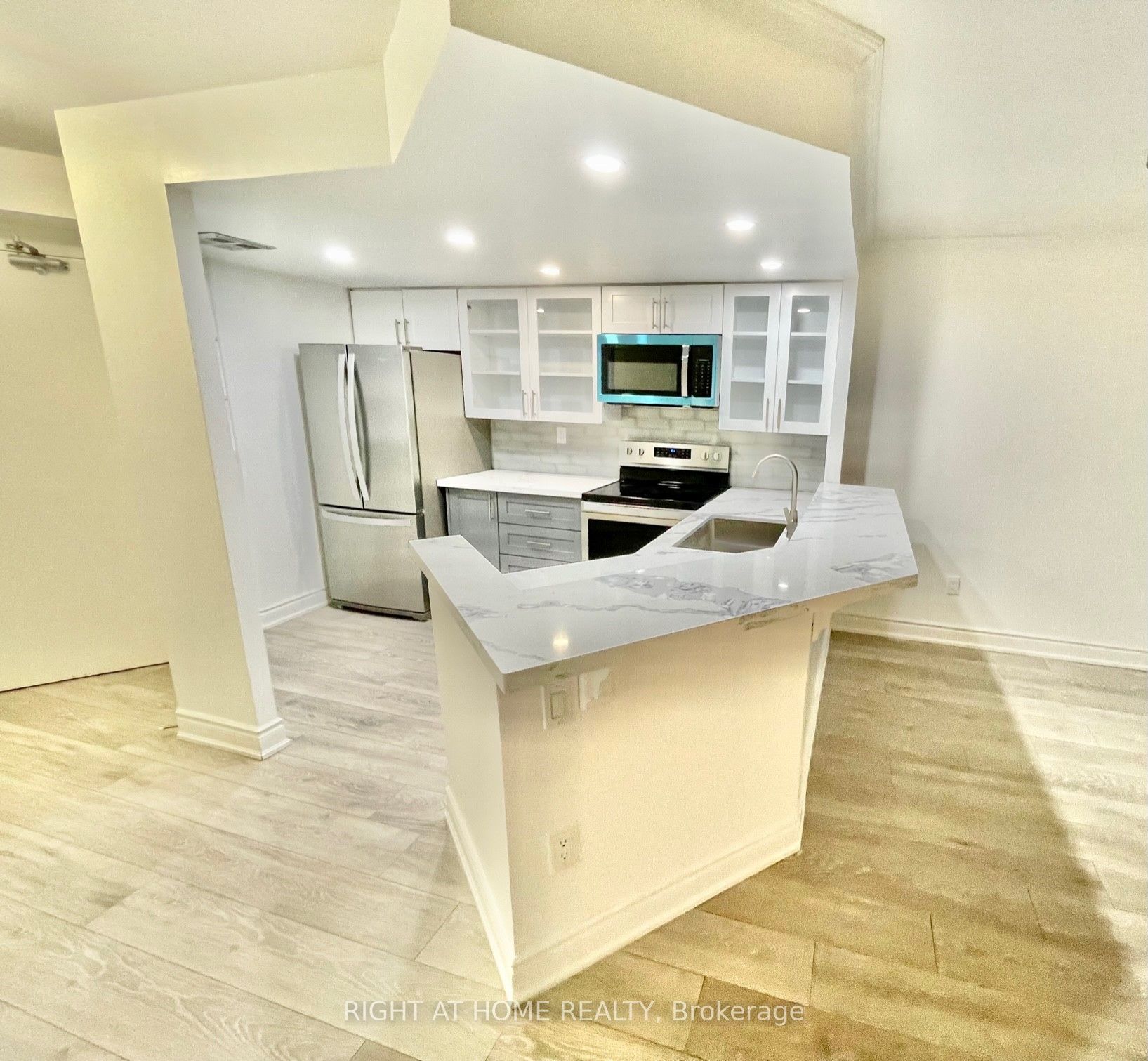 77 Maitland Pl, #222