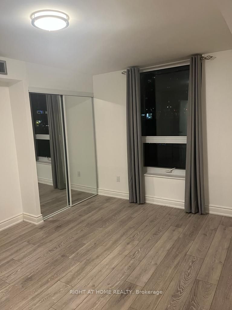 77 Maitland Pl, #222