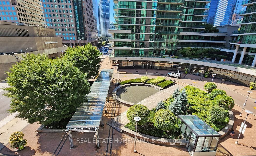 12 Yonge St, #1304