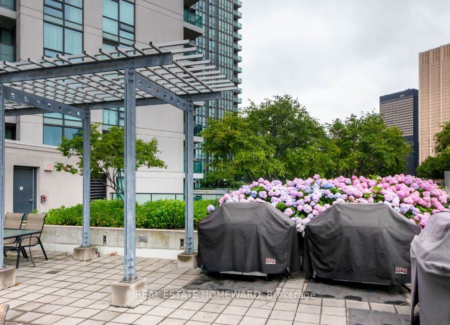 12 Yonge St, #1304