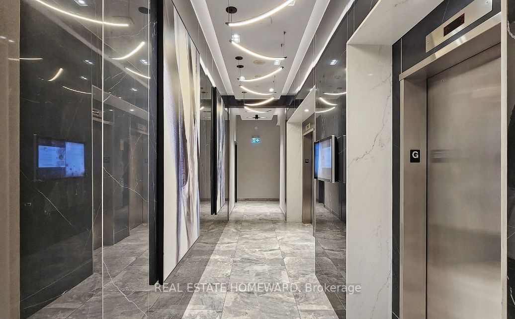 12 Yonge St, #1304