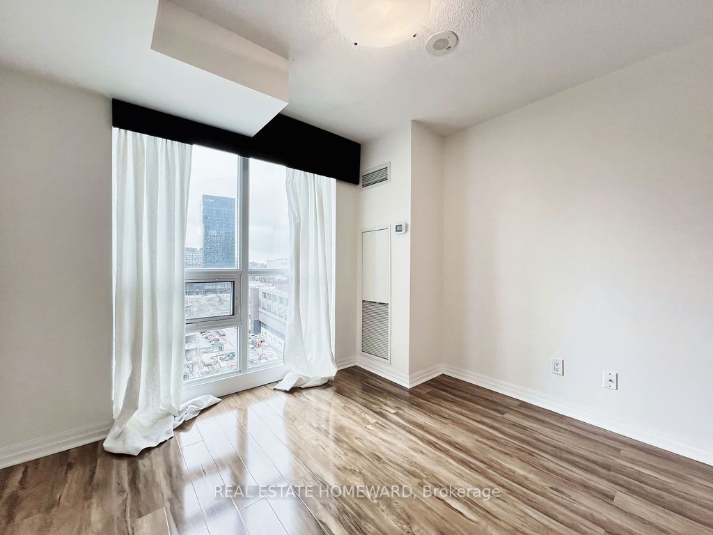 12 Yonge St, #1304