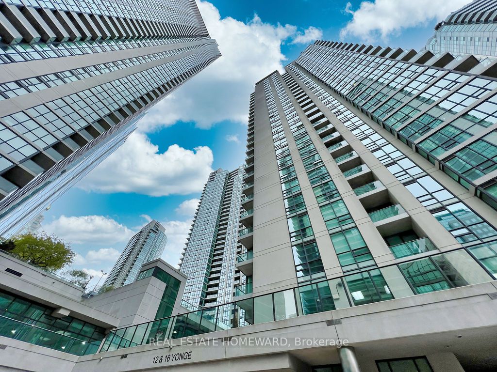 12 Yonge St, #1304
