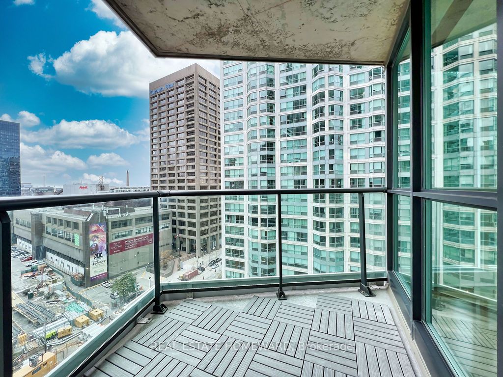 12 Yonge St, #1304
