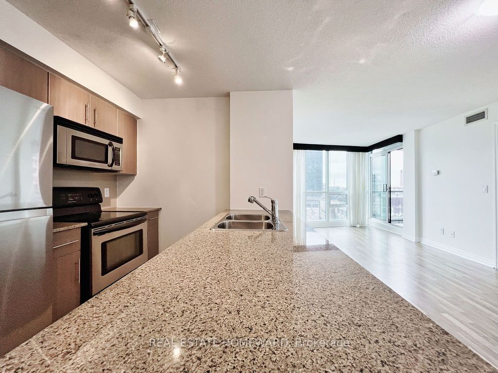 12 Yonge St, #1304