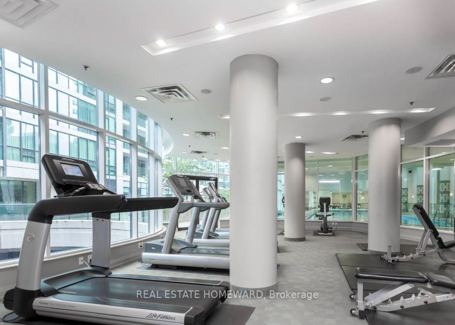 12 Yonge St, #1304