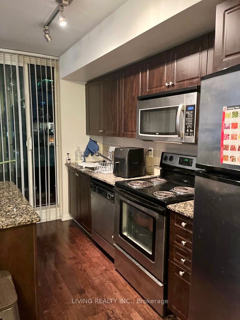 215 Fort York Blvd, #613