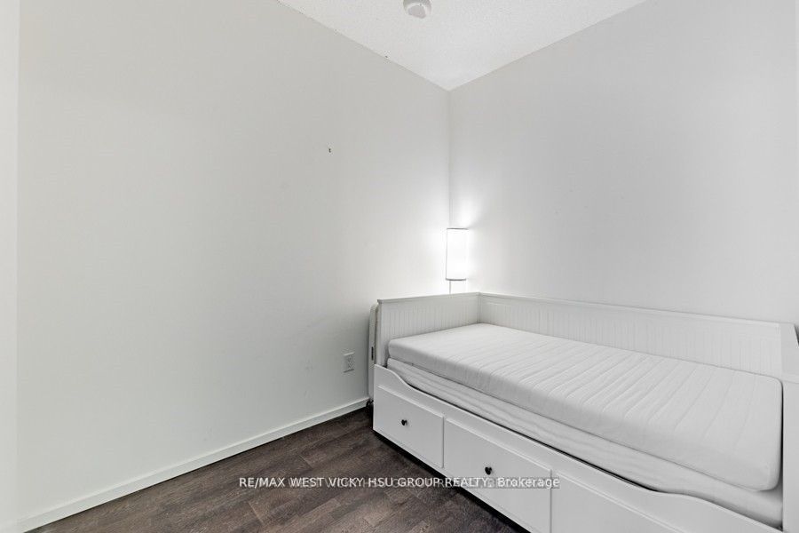 101 Charles St E, #619