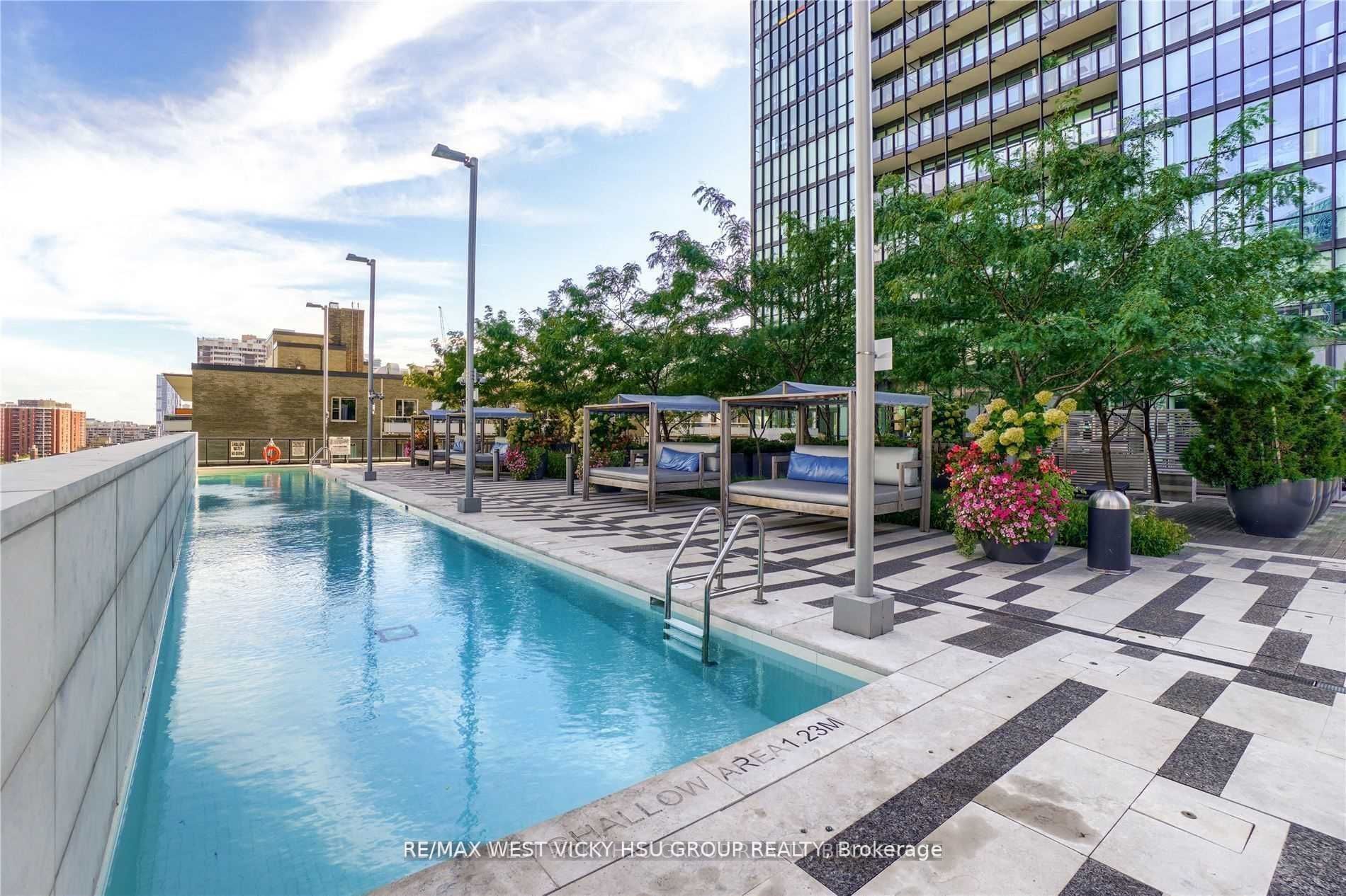 101 Charles St E, #619