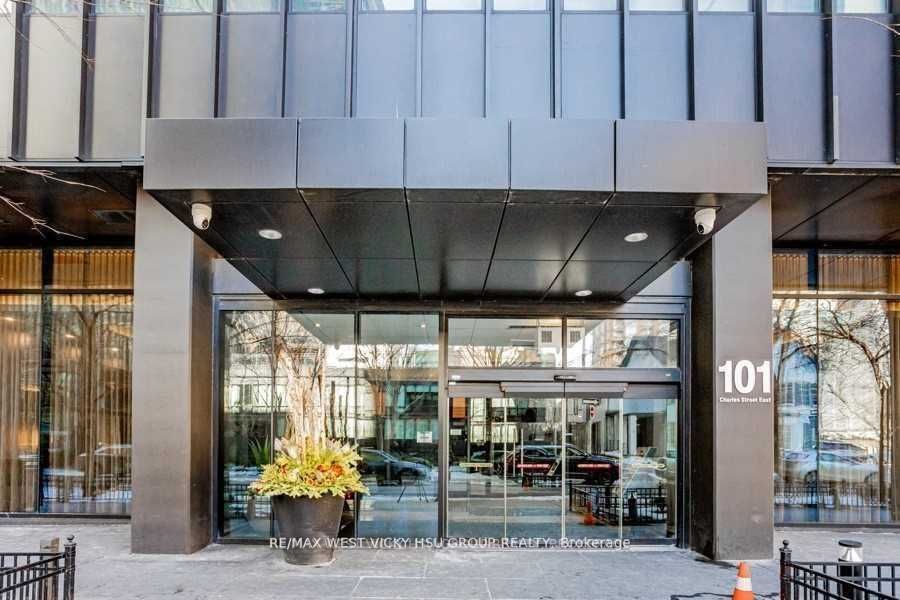 101 Charles St E, #619