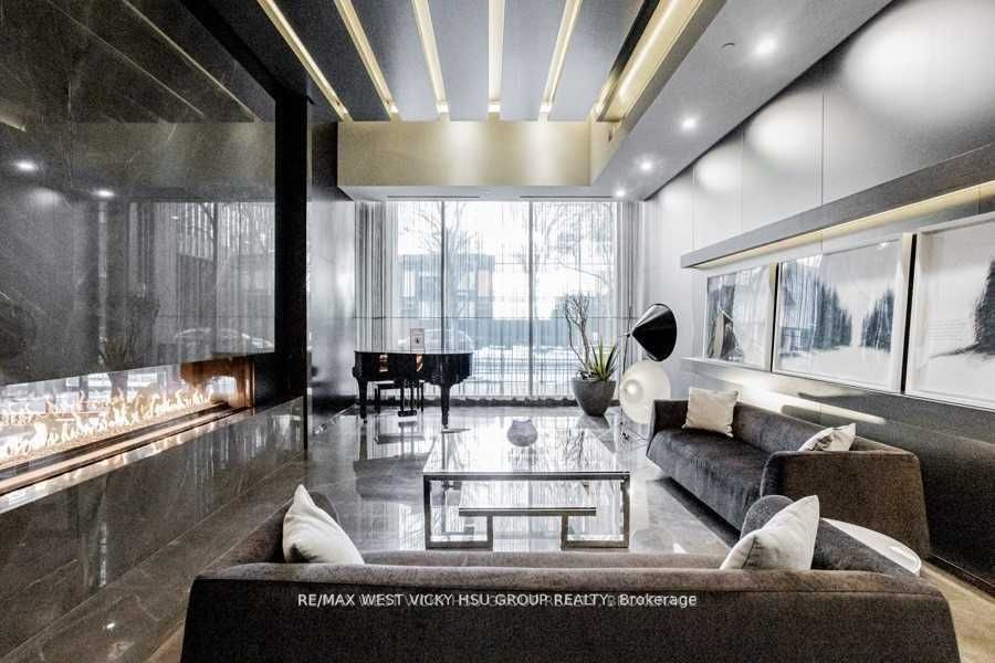 101 Charles St E, #619