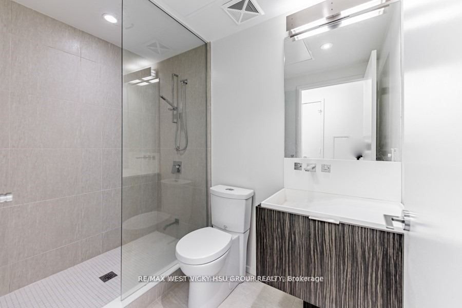 101 Charles St E, #619
