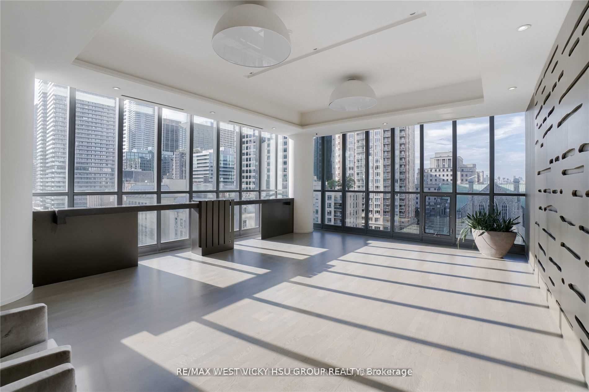 101 Charles St E, #619