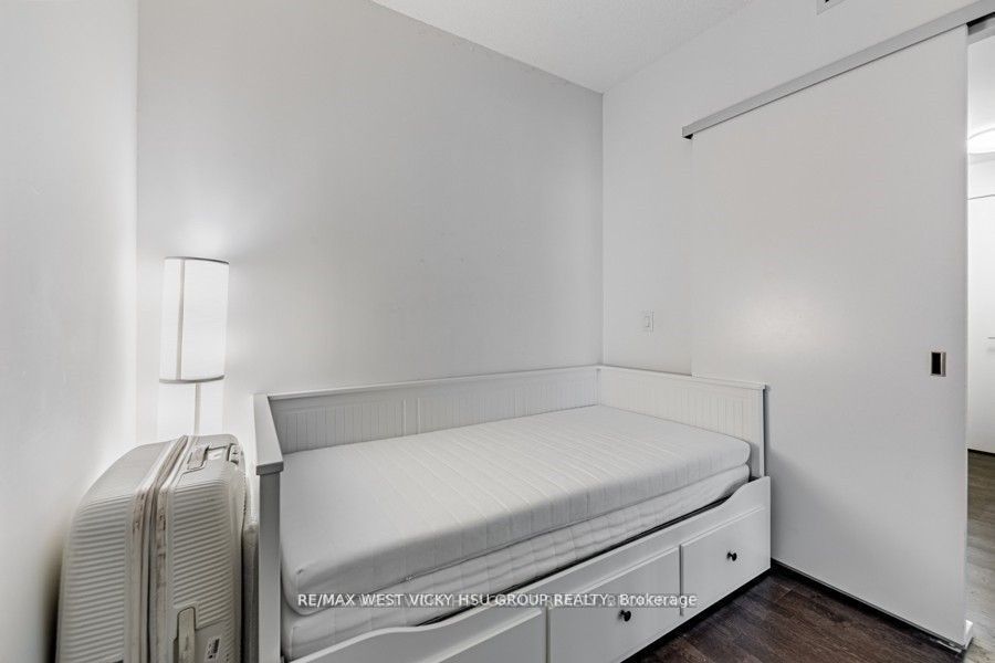 101 Charles St E, #619
