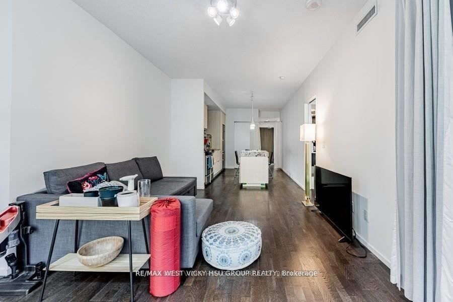 101 Charles St E, #619